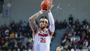 麦穗丰：莫兰德近两场跑跳看着挺好 广东就需要这样的莫兰德